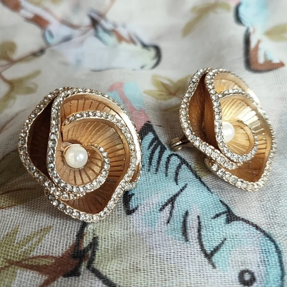 Unsigned Designer Brushed Matte Gold Tone Flower Faux Pearl Clip Earrings Ciner?